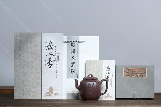 泉眼無(wú)聲惜細(xì)流，樹(shù)蔭照水愛(ài)晴柔。
