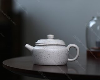 碧螺壺中香撲面，綠茶盞內(nèi)味如春。