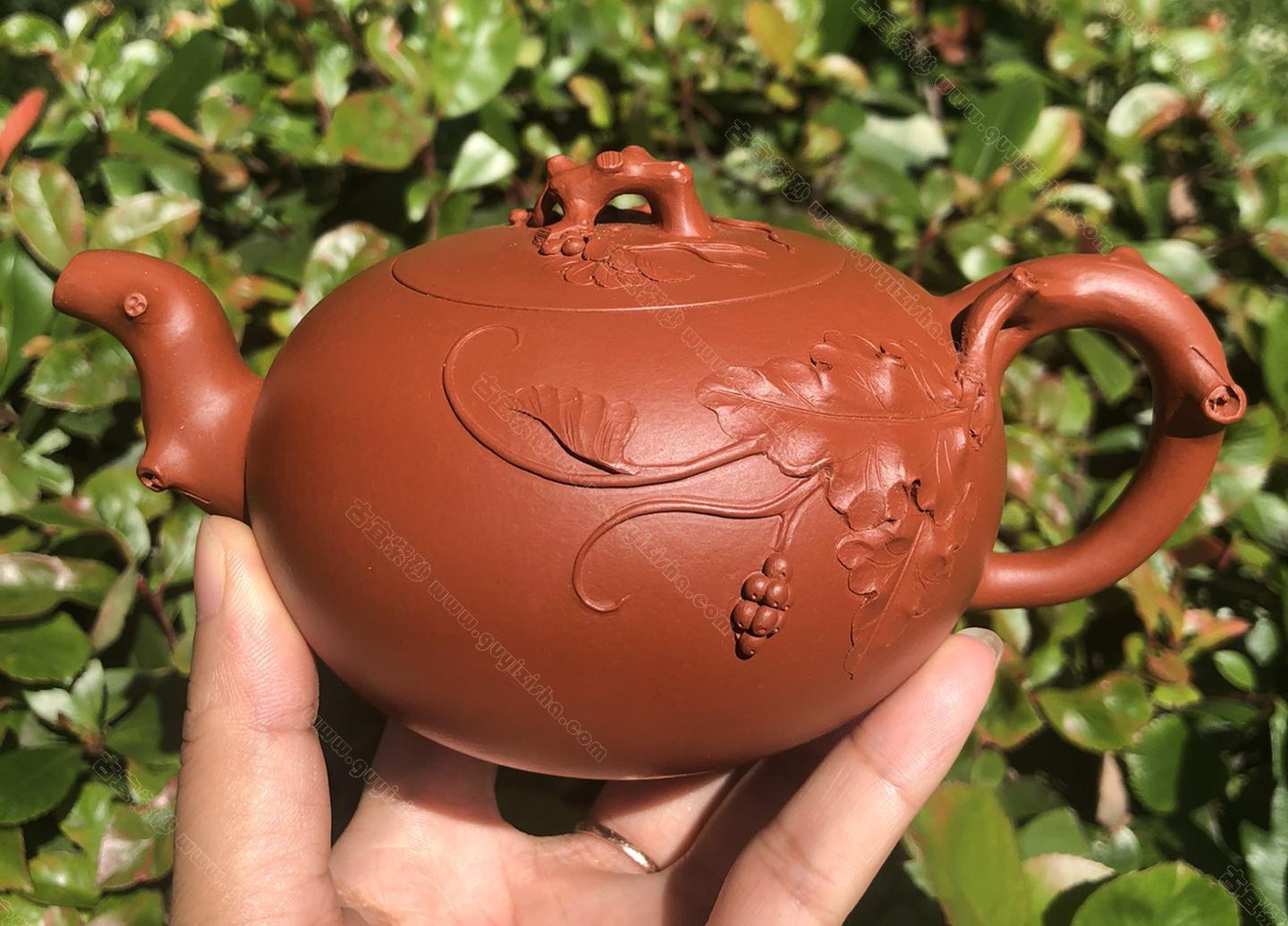 樹樁葡萄壺；朱泥380CC